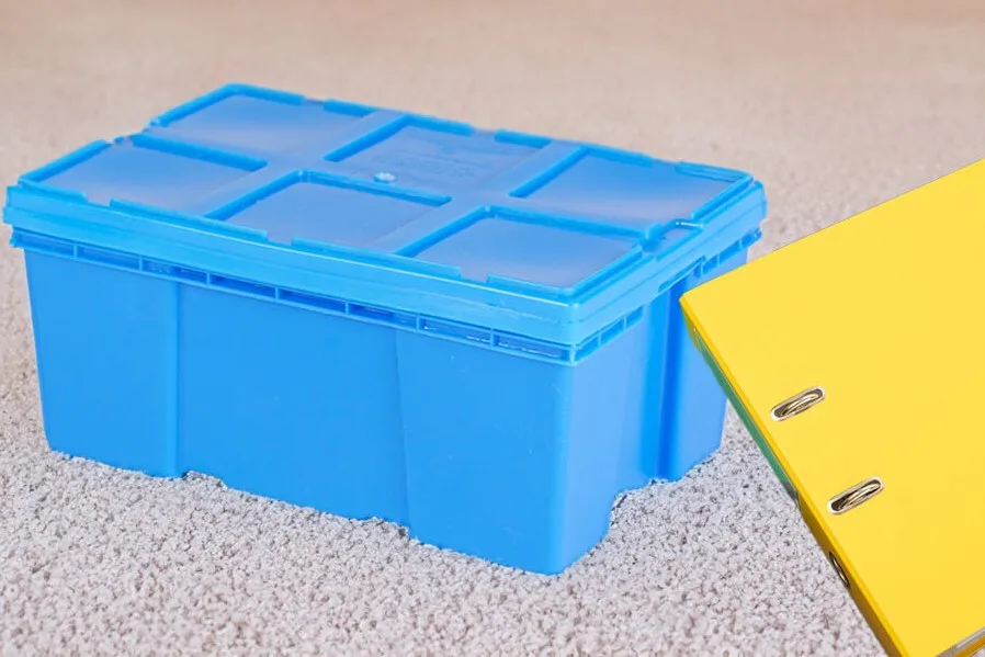 Caja de plastico para el trabajo